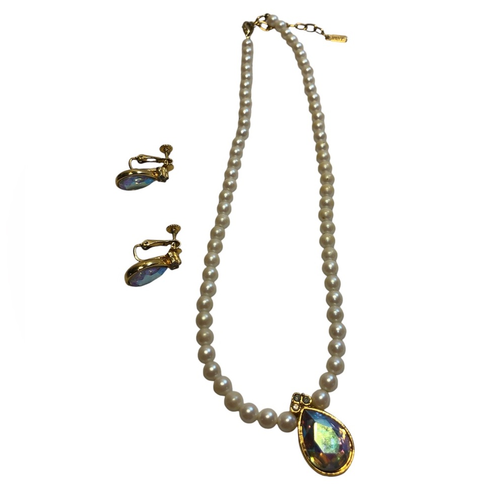 Vintage Vendome Faux Pearl Necklace with Clip on Earings shiny gold faux gem